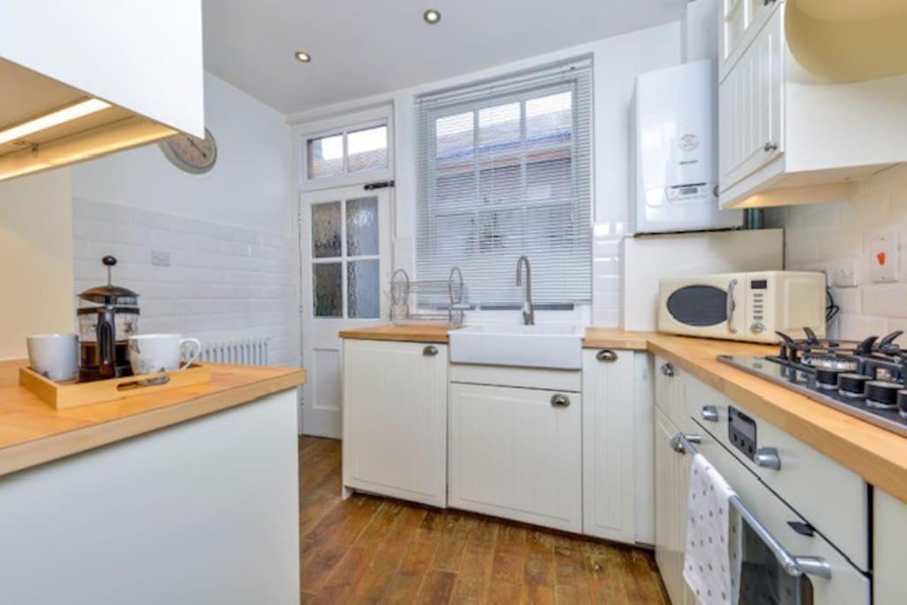 Victorian Townhouse - Stamford Centre - 2 Big Bedrooms, Living Room Kitchen Etc Tastefully Decorated Esterno foto