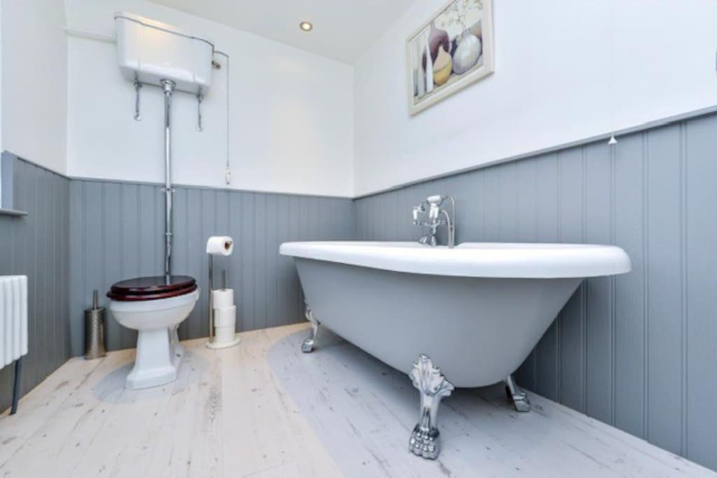 Victorian Townhouse - Stamford Centre - 2 Big Bedrooms, Living Room Kitchen Etc Tastefully Decorated Esterno foto